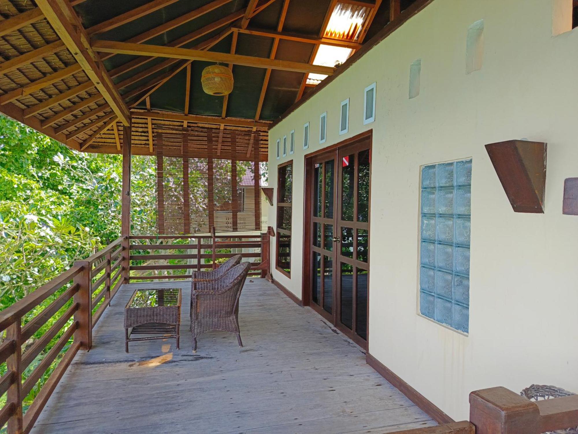 Prince John Dive Resort Donggala Eksteriør bilde